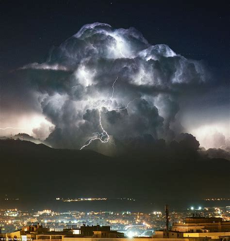 This terrifying cloud over Sardinia gives me gooseflesh!