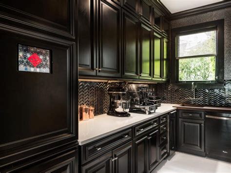 20 Stunning Black Kitchen Cabinets