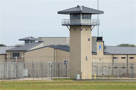 Durbin: Thomson Prison on schedule