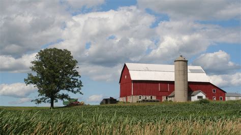 Wisconsin Has 64,400 Farms - Mid-West Farm Report