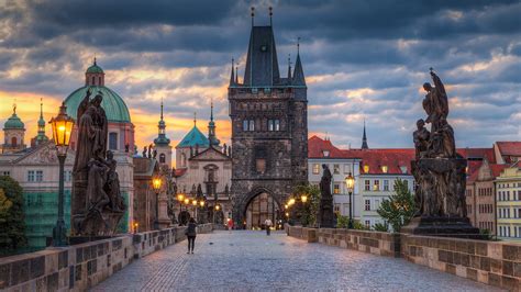 Charles bridge in Prague early in the morning, Czech Republic | Windows ...