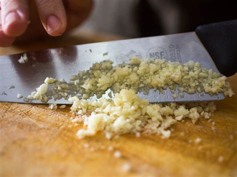 The Best Way to Mince Garlic