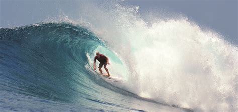 Maldives Surf Resorts - Surfing Resort In Maldives