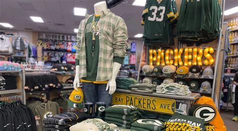 Fan Shop at Eau Claire SCHEELS | SCHEELS.com