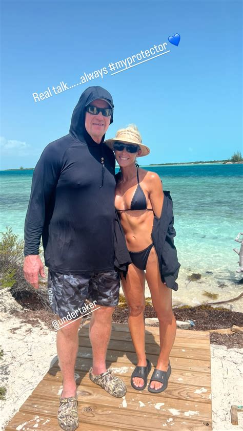 The Undertaker's wife Michelle McCool posts video of her 'protector ...