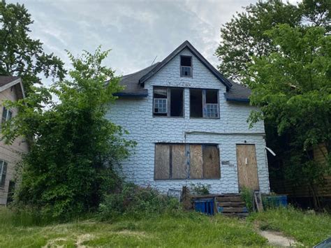 See Inside 3 Abandoned Detroit Homes up for Auction for $1,000 ...