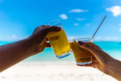 100+ Free Photos - Cheers on the beach with glasses of cocktail and beer