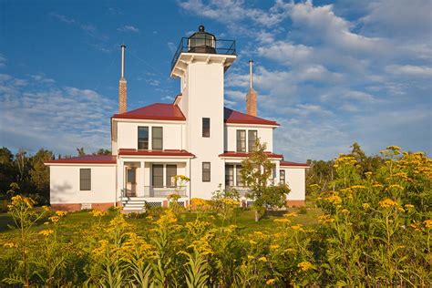 The Lighthouses of Apostle Islands - Apostle Islands Cruises