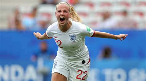 Beth Mead hopeful England will overcome World Cup hangover in 2020