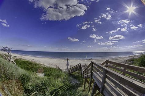 Pine-Knoll-Shores | Beach Travel Destinations