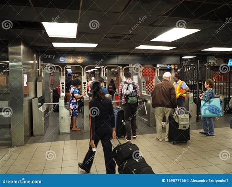 Jamaica station subway editorial photo. Image of commuting - 169077766