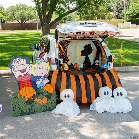 Peanuts ® Great Pumpkin Trunk-or-Treat Decorating Kit - 27 Pc.