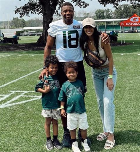 Randall Cobb and wife share baby news in 'Hard Knocks' trailer