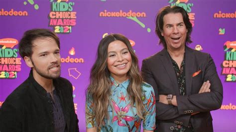 'iCarly' Revival: Carly Has a New BFF, Freddie Has a Kid and More ...