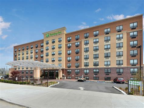 JFK Airport Hotels in Queens NYC | Holiday Inn New York JFK Airport