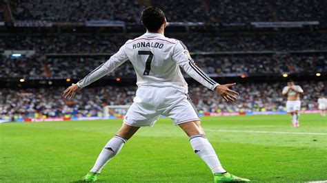 What is the reason behind Cristiano Ronaldo's iconic celebration?