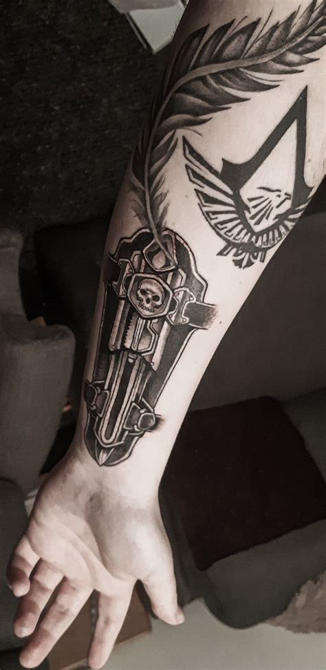 Assassin's Creed Black Flag Hidden Blade Tattoo | Assassins creed ...