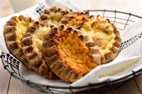 Finnish Karelian Pies vs Mediterranean Stuffed Portobello Mushrooms