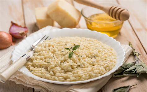 Risotto alla parmigiana | Un primo piatto semplice ma gustoso