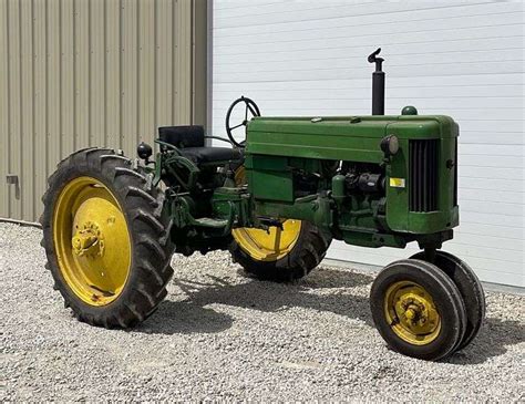 John Deere model 40 tractor - Schneider Auctioneers LLC