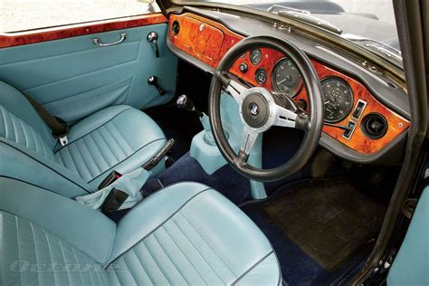 Triumph TR5 & TR6 (1967-1975) interior | Image | octane | Classic cars ...