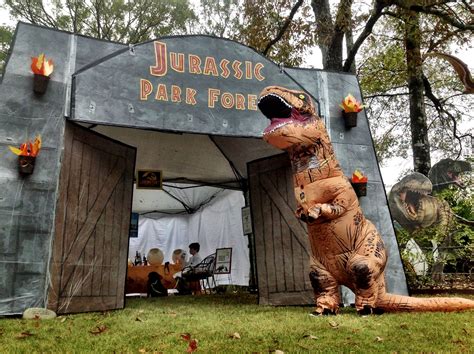 #parkforesthalloween Jurassic park theme Halloween yard decorations t ...