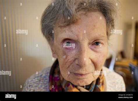 Berlin, Germany. 14th Dec, 2023. 86-year-old Doris Zimmermann wears a ...