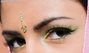 Traditional & Contemporary Bindi Styles For Indian Women — Indian Fashion