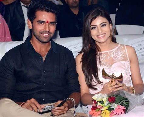 Deepak Chahar (Cricketer) Height, Age, Girlfriend, Wife, Family ...