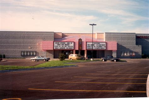 Cinemark Movies 8 in Joliet, IL - Cinema Treasures