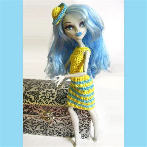 Handmade crocheted clothes for fashion dolls Barbie and Blythe ...