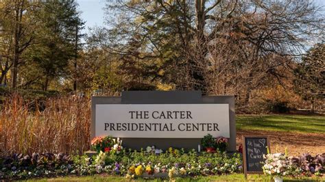 Hundreds stream in to pay respects to Rosalynn Carter as she lies in ...