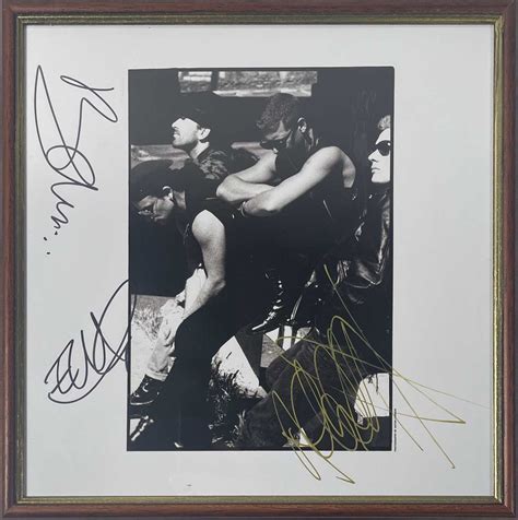 Lot 92 - U2 - A SIGNED PRINT.