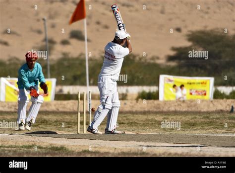 Lagaan cricket hi-res stock photography and images - Alamy