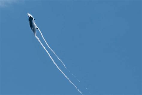 An F-22 Raptor maneuvers over the Malemute Drop Zone - PICRYL - Public ...