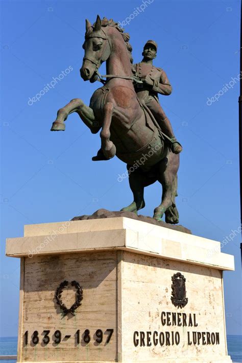 estatua de gregorio Luperón — Foto de stock © paulmckinnon #41879587