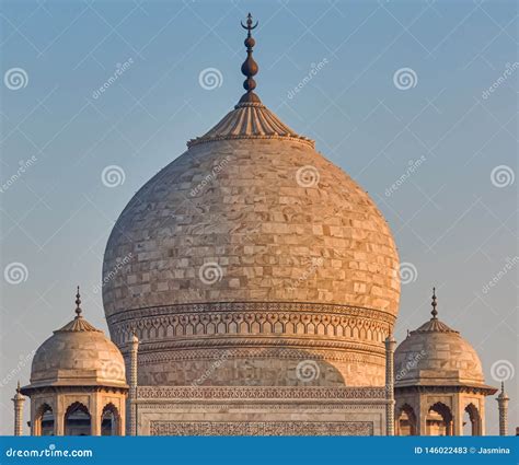 The Famous Taj Mahal Dome, India Editorial Stock Photo - Image of ...