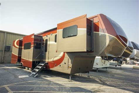 Luxe Elite Fifth Wheels are outfitted for full-time living - they're ...