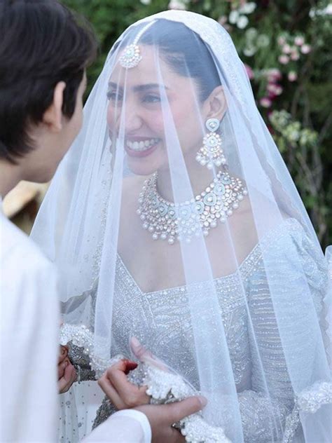 Photos: New wedding pictures of Pakistani superstar Mahira Khan as a ...