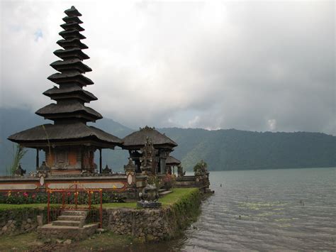 Beautiful Shiva Temple - Lake Bratan, Bali, Indonesia | I Like To Waste ...