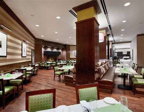 Liberty Tavern Dining - Hilton Rosemont Hotel Restaurant near ORD