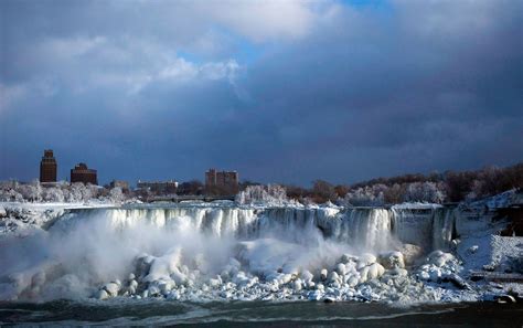 Niagara Falls a winter wonderland for tourists during cold weather