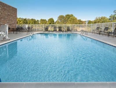 Hotel Amenities - Hilton Garden Inn Charlotte Airport