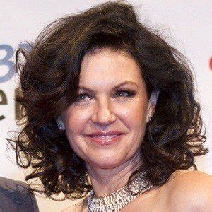 Wendy Crewson - Bio, Family, Trivia | Famous Birthdays