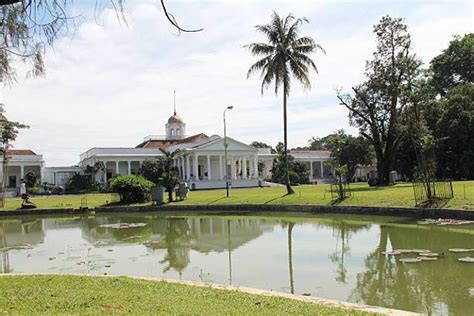 Menelusuri Sejarah Istana Bogor beserta Koleksi di Dalamnya | kumparan.com