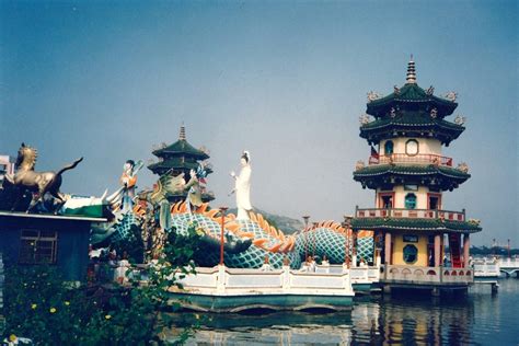 Lotus Lake Taoist Complex - Atlas Obscura