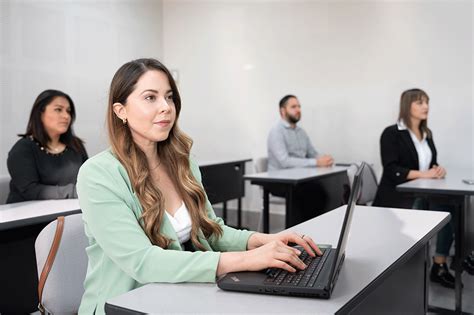 Maestría y/ doctorado aumenta oportunidades de éxito laboral