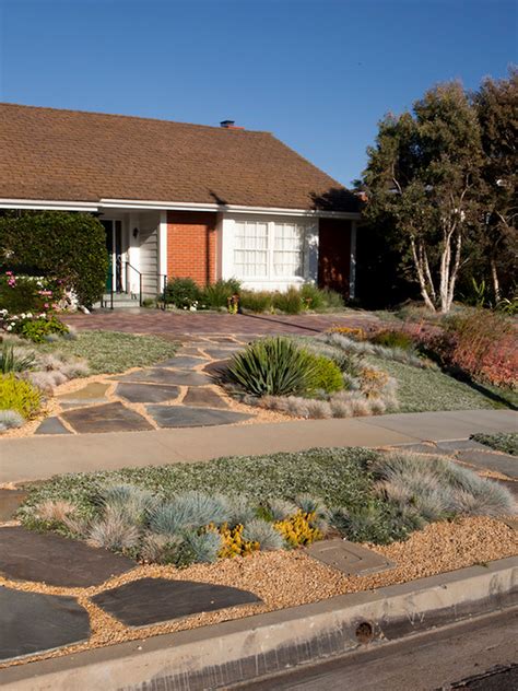 Pin by Silvia Martinez on Desert Landscaping | Xeriscape front yard ...