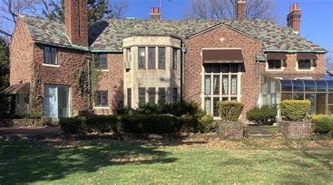 Aretha Franklin's Palmer Park mansion listed for sale | Crain's Detroit ...