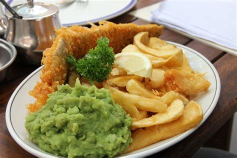 √ Traditional Fish Chips And Mushy Peas | Fischlexikon